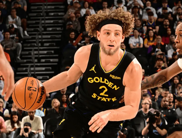 波杰身体不适提前退出比赛,投篮3中0得到0分3篮板正负值-21